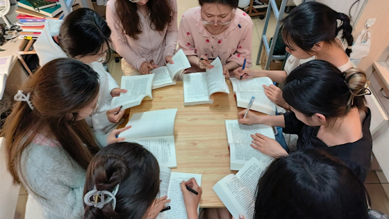 3dd666c595e4f59ea42d7481d20deb2f.jpg 女生八人学习_副本_副本.jpg
